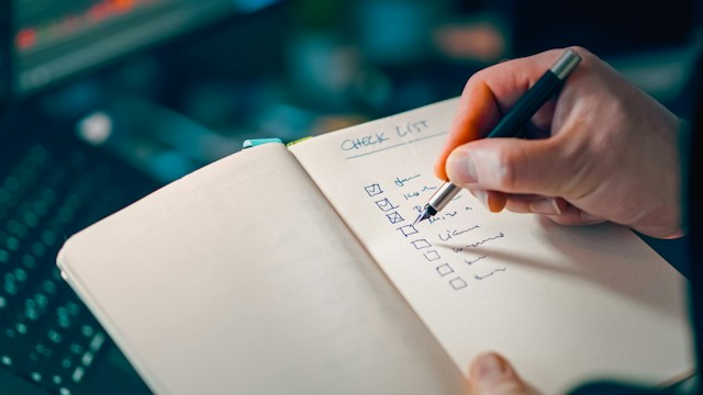 Landlord Compliance Checklist: From Screening to Notices